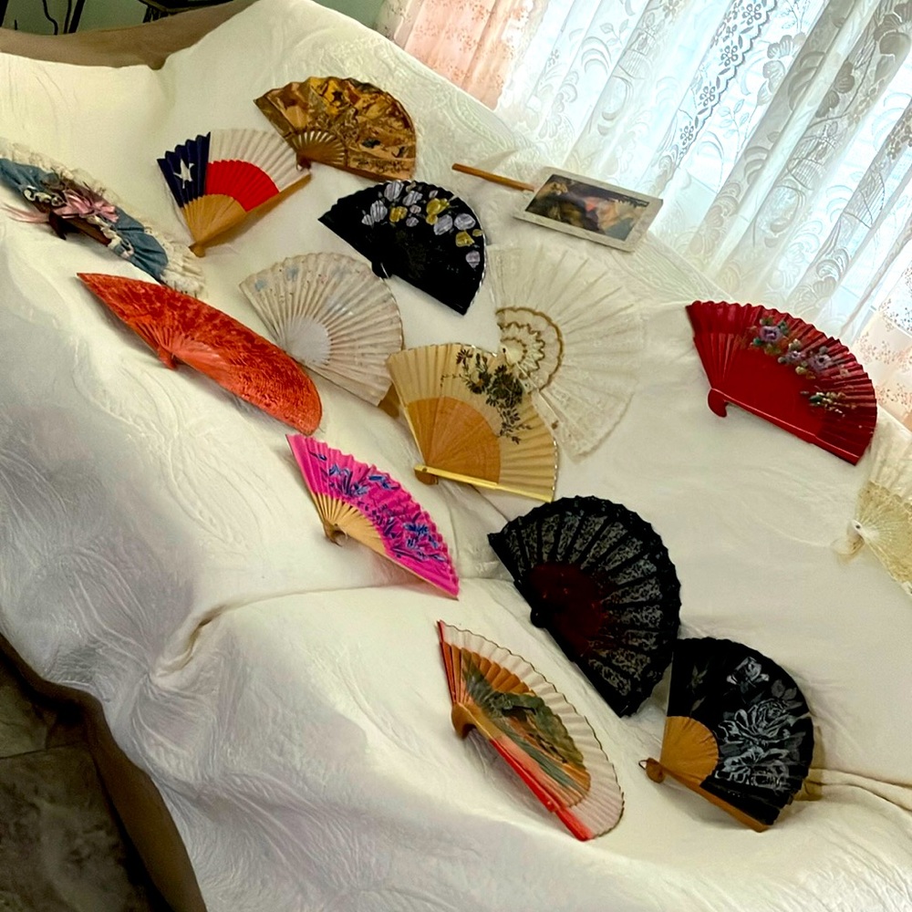 HAND PAINTED FANS  UNLISTED  VINTAGE FAN COLLECTION !